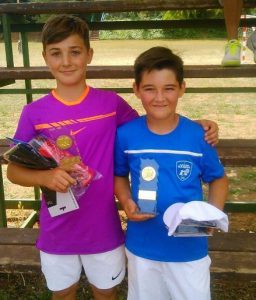 Dos tennistes del CT Gandia queden subcampió aleví i campió infantil al torneig Tecnifibre 1 Tenis2