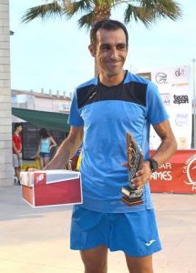 El campió d'Espanya en 10.000 metres s'imposa a la volta a peu a Miramar 1 PedroVegaBallesteros