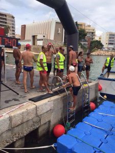 Víctor Benages, Carlos Maixella i Irati Mendia amb doblet, guanyadors de la travessia al port de Gandia i a l'escullera 4 IMG 20170815 WA0005