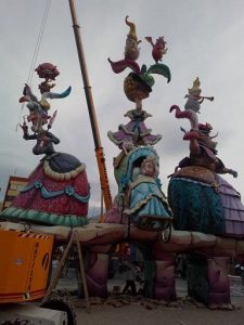Les falles avancen la plantà i el transport públic de Gandia varia els itineraris 2 falla prado