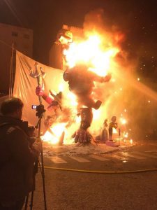 El foc tanca unes falles amb l'única incidència de la pluja 1 portal de alldigna copia