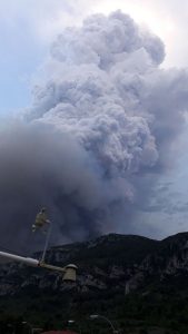 Els mitjans d'extinció aconsegueixen perimetrar l'incendi de Llutxent després de cremar 1.500 hectàrees 1 incendi llutxent 3