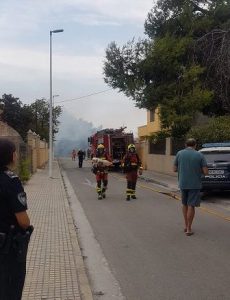 Un incendi causa importants danys en un restaurant i vehicles als Marenys de Rafalcaïd 1 marenys incendi