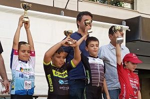 La ciclista gandiana Alejandra Puente estrena el mallot de campiona d'Espanya amb triomf en el "Trofeu de la Sang" a Dénia. 1 triaspot denia
