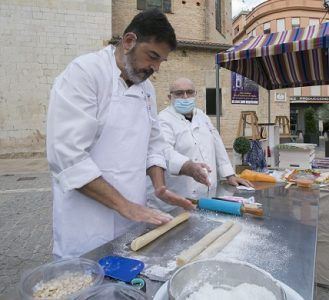 Èxit d'assitència al showcooking de les figuretes de massapa tipiques del #9dOctubreGandia 2 Mocaora Gandia 1