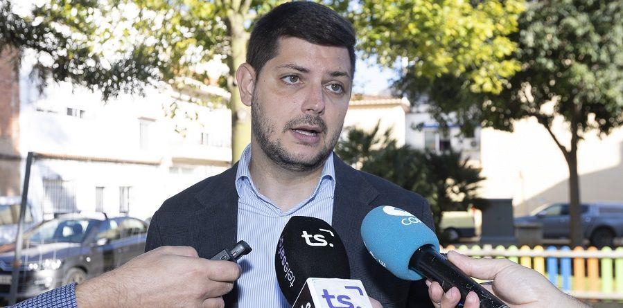 La via fèrria entre les estacions de Cullera i Gandia es duplicarà 1 Jose Manuel Prieto lAlcalde de Gandia parlant amb els mitjans de comunicacio fotografia Alex Oltra