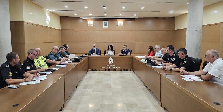Tavernes coordina un dispositiu especial de seguretat per a les festes 1 240911 Junta Local Seguretat