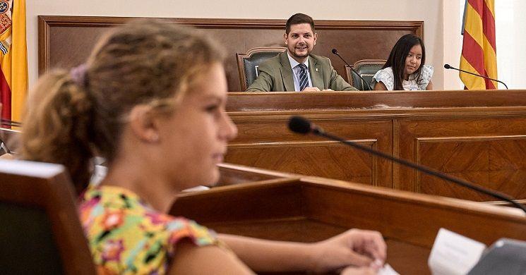 Els xiquets i xiquetes de Gandia sol·liciten més zones de vianants i fomentar el transport elèctric 1 Gandia Plenari de la mobilitat sostenible Fotografia Frances