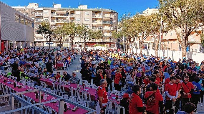 Més de 2.000 participants en la Cursa de les Empreses de la Safor-ESIC 2024 2 6 ALMUERZO PATIO COLEGIO CERVANTES