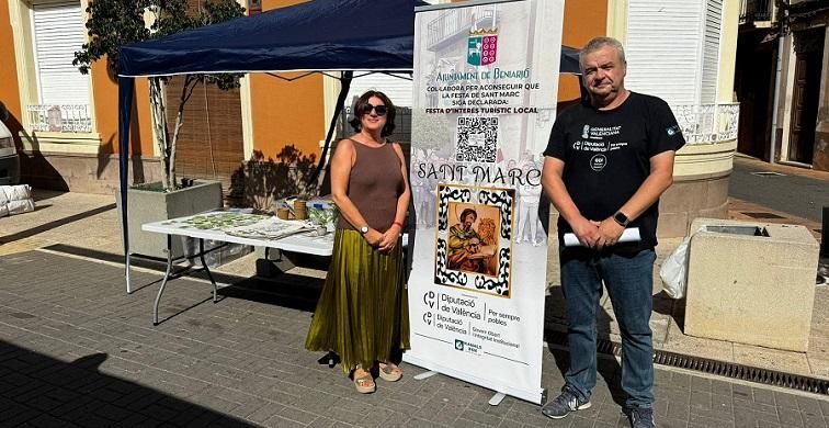 Unanimitat veïnal per a la declaració de la festa de Sant Marc de Beniarjó com a Festa d’Interés Turístic Local 1 Lalcaldessa de Beniarjo amb responsables de lenquesta