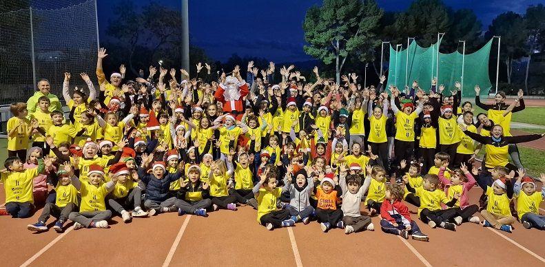 El Pare Noel va visitar la pista d'atletisme de Gandia 1 1 VISITA PAPA NOEL