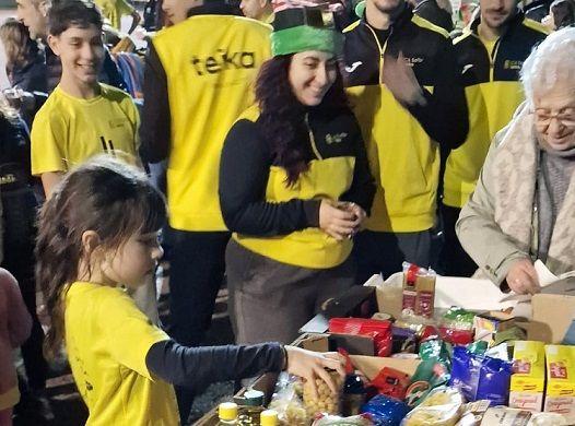 El Pare Noel va visitar la pista d'atletisme de Gandia 2 2 VISITA PAPA NOEL