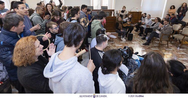 L'alumnat del CEE Enric Valor feliciten el Nadal a tota la ciutadania 1 Gandia CEI Enric Valor
