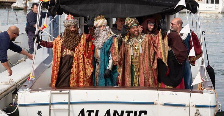 Ses Majestats d'Orient portaren la il·lusió a Oliva 2 5 01 2025 Arribada i Cavalcada de Reis Oliva 1