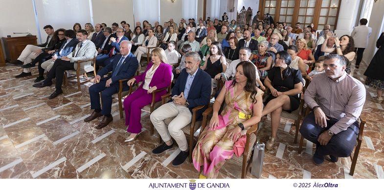 Jesús García rep l’Escut d’Or de la Ciutat de Gandia 1 AO 9075 copia