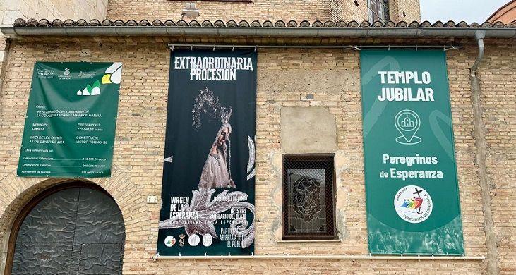 Extraordinària Processó de la Verge de l'Esperança a Gandia 1 lona colegiata esperanza 01