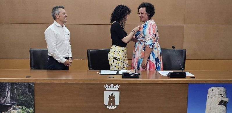 Isabel Gimeno Sancho, fallera major de Tavernes de la Valldigna per a l’any 2026 1 ALCALDESSA IMPOSA ESCUT A LA PRESIDENTA