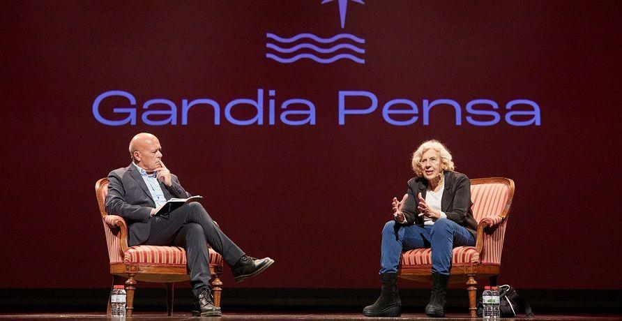 Luis García Montero protagonitza el primer aniversari de ‘Gandia Pensa’ al Palau Ducal 2 Gandia pensa Manuela Carmena 101225