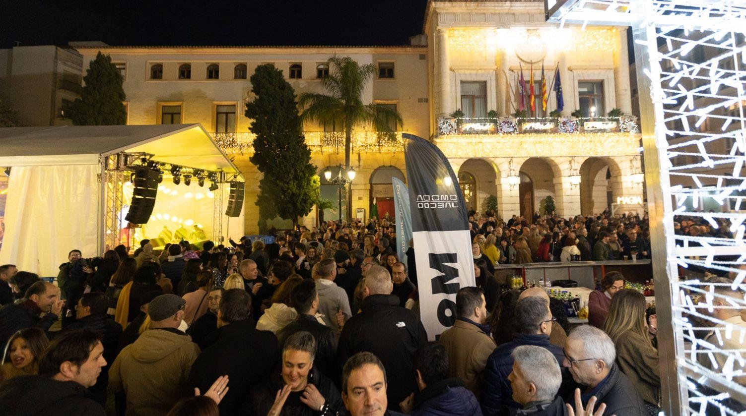 Gandia brilla en una Nit de Cap d’Any multitudinària i sense incidents 1 IMG 20260101 183400