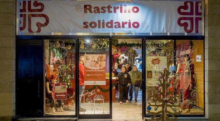 Càritas Gandia completa amb èxit el Rastrell Solidari per a ajudar a les famílies vulnerables 1 Caritas Gandia rastrell solidari nadal 1