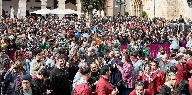 Gandia desperta el sentiment faller: Àlex Blanquer i les Falleres Majors proclamen l'inici de la festa 1 Gandia prego 26 falles de gandia