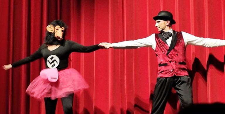 Èxit rotund de Prado Teatre: L’essència del Cabaret conquereix el Museu Faller amb ‘ESCARAFALLS!’ 1 Prado Teatre Escarafalls 5