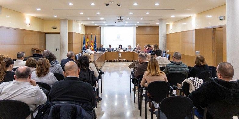 Front comú a Tavernes per a protegir els edificis i vivendes de la primera línia 1 Tavernes 260212 REUNIO AFECTATS PLATJA 8