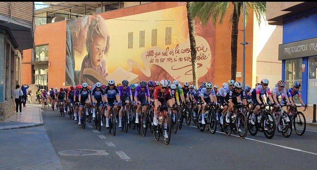 Demi Vollering imposa la seua llei a Gandia en una estrena marcada pel vent 1 gandia volta femenina 2026