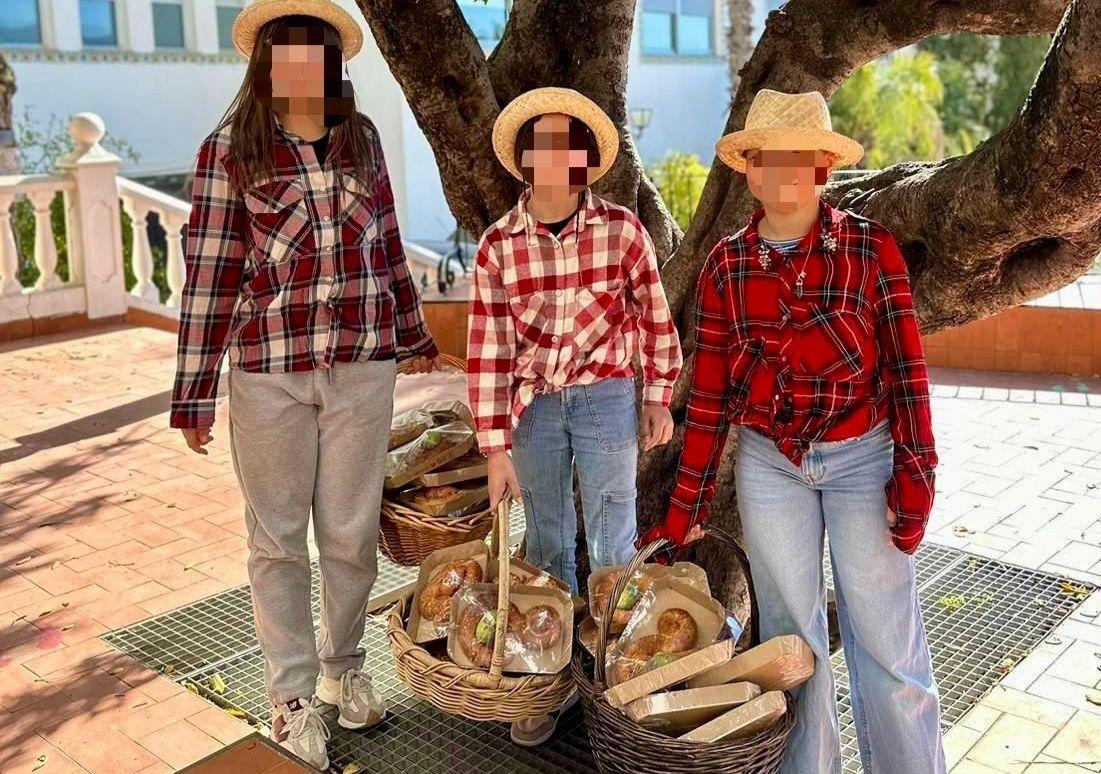 El Real de Gandia celebra l'arribada de la Pasqua amb el repartiment de 250 mones als escolars 4 IMG 20260401 194504