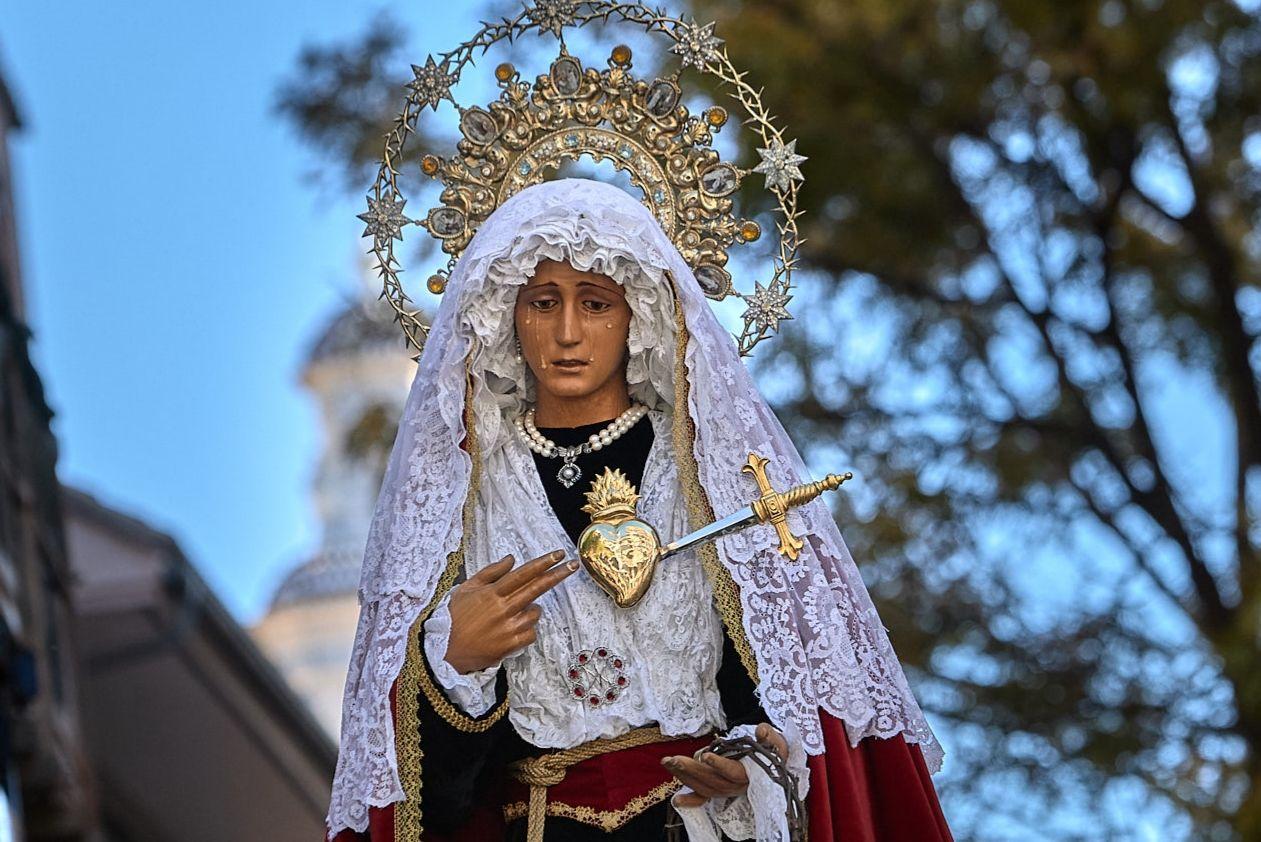 El fervor s'apodera de Gandia en un Divendres Sant de retrobaments i tradició 2 IMG 20260403 182226