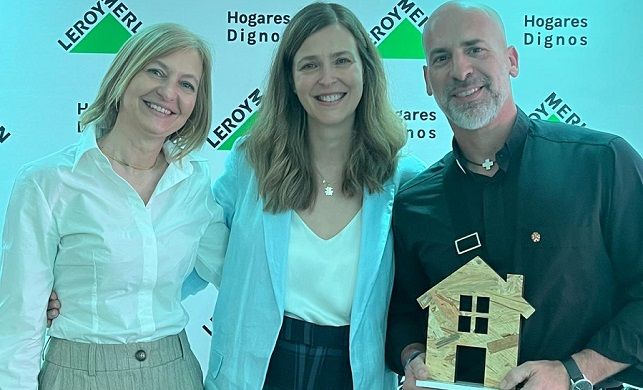 Càritas Gandia rep l'ajuda «Hogares Dignos» de Leroy Merlin per a millorar la seua xarxa residencial 1 Caritas Gandia Hogares dignos Leroy Merlin 1