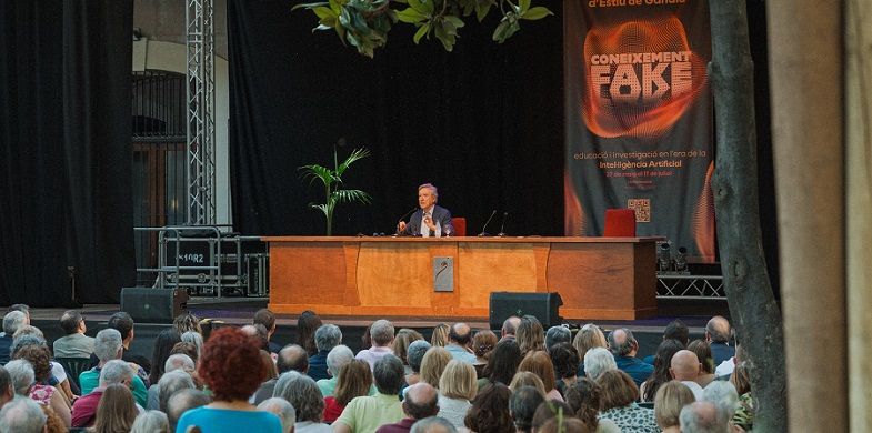 Iñaki Gabilondo signa una magistral lliçó inaugural de la Universitat d’Estiu de Gandia 2 Gandia Gabilondo 1