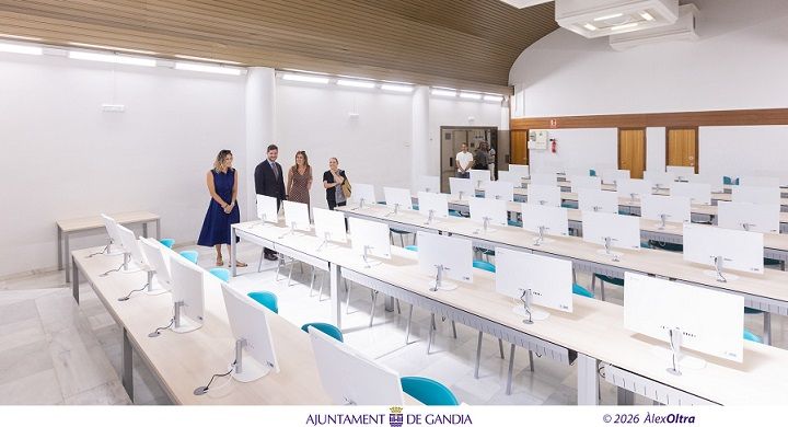 Gandia modernitza el servei de la DGT amb una nova aula informatitzada per als exàmens teòrics de conducció 1 Gandia aula informatitzada per a la realitzacio dels examens teorics de la DGT 1