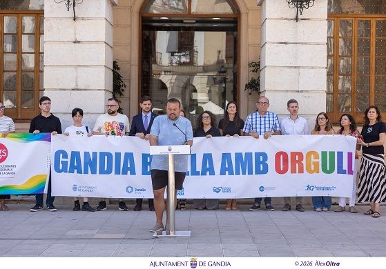 Memòria i resistència a la plaça Major: Gandia alça la veu per un Orgull sense traves ni odis 2 Gandia dia LGTBI 2026