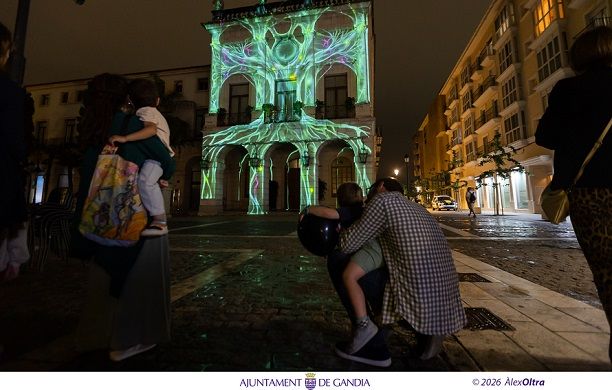 L’espectacular vídeo mapping “ECOLUMEN” de l’IES Veles e Vents il·lumina Gandia pel Dia del Medi Ambient 2 Gandia video mapping 2