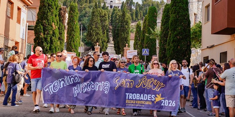 Potries es desborda en una Trobada d'Escoles multitudinària marcada pel clam en defensa de l'educació pública 2 Potries trobada descoles en valencia 2