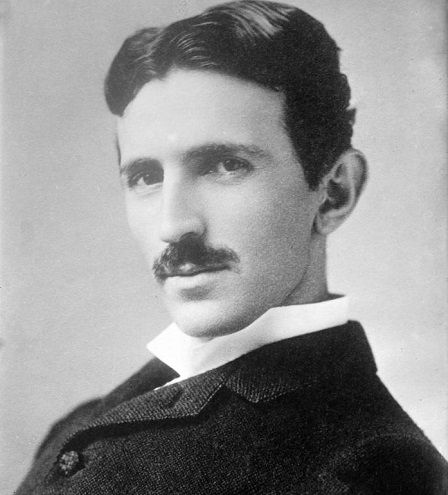 El pare de la tecnologia moderna 'aterra' al port de Gandia: la ciutat es rendeix al geni de Nikola Tesla 1 Gandia Tesla