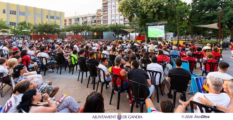 L'afició de Gandia esclata d'alegria amb "la Roja" 1 Gandia amb la Roja