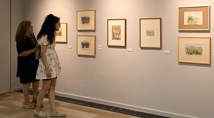 L’art de la veu i el pinzell: Maria del Mar Bonet acomiada a Gandia la seua exposició més íntima amb l'alcalde José Manuel Prieto 2 Gandia Maria del Mar Bonet frances 2
