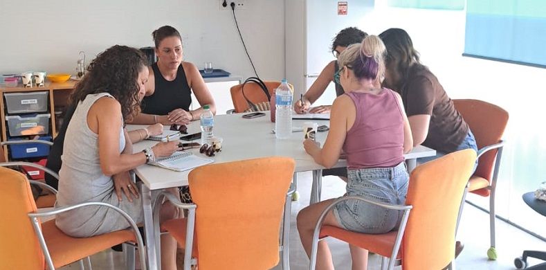 L'escola del futur es cuina a l'estiu: Gandia posa a punt les seues escoletes amb pedagogia per racons i coeducació 3 Gandia reunio de treball escoletes