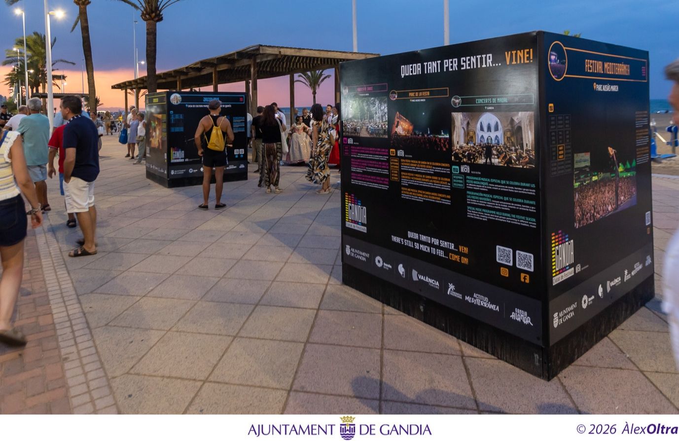 La Platja de Gandia s'ompli de màgia i festa per a donar la benvinguda a l'agost 1 IMG 20260802 061851