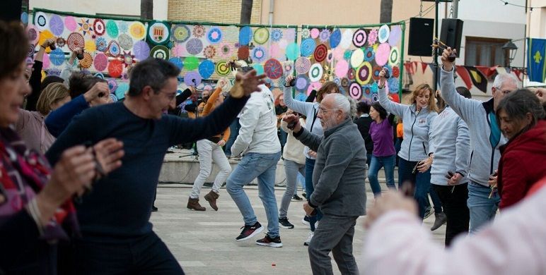 Ròtova recupera la seua jota tradicional i convida el veïnat a aprendre a ballar-la 1 Rotova Rondalla
