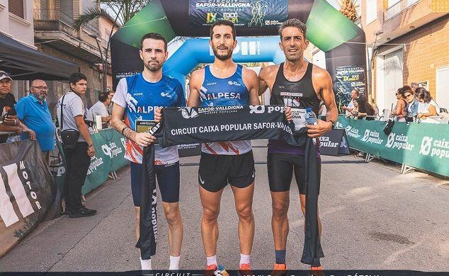 Exhibició total del Gandia-Alpesa a Ròtova: doblet absolut, 9 podis i victòria per equips 1 Atletisme Gandia 280926 podi