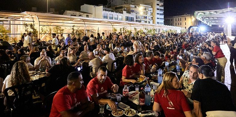 Gandia obri el nou exercici faller amb un massiu i solidari Sopar de Germanor a la plaça Tirant 1 Gandia Falles de Gandia Sopar de Germanor 2026 1
