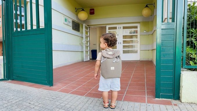 L'assignatura de retrobar-se: La Safor ompli les aules en un inici de curs sense sobresalts 1 Gandia xiquet entrant a la escoleta