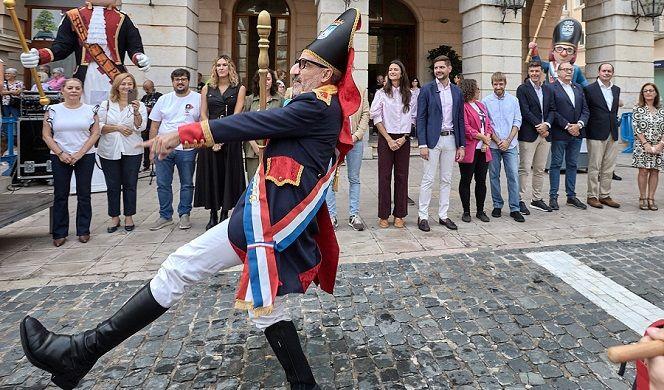 A tronar els tambors! El Tio de la Porra desafia la pluja i desferma la bogeria festiva a Gandia 2 Frra i Festes 2026 tio de la porra