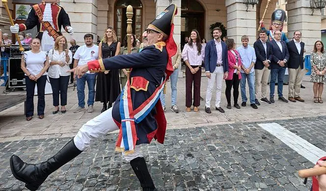 A tronar els tambors! El Tio de la Porra desafia la pluja i desferma la bogeria festiva a Gandia 2 Frra i Festes 2026 tio de la porra