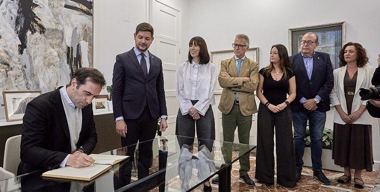 El vicepresident Carlos Cuerpo es reuneix a Gandia amb l'alcalde i els empresaris per avaluar els danys de la DANA Adam 1 Gandia Carlos Cuerpo 1