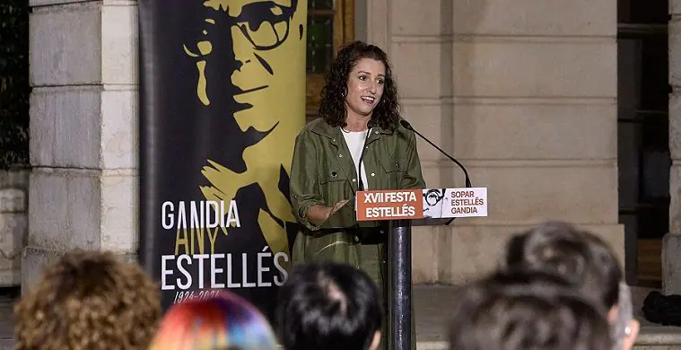 La XVII Festa/Sopar Estellés ompli la plaça Major de Gandia d'estima per la poesia i la llengua 1 Gandia Estelles festa 2026 1