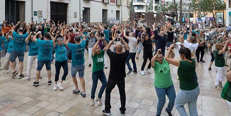 Gandia es manté plena de vida: teatre, música, inclusió i foc protagonitzen un diumenge multitudinari de Fira i Festes 1 Gandia Fira i Festes 2026 dansaes